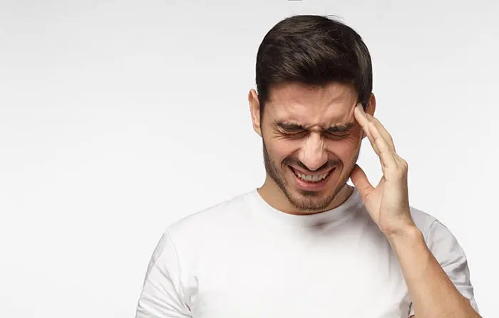 شیوع سردرد درمیان  ۶۰درصد نوجوانان / ماجرا چیست؟