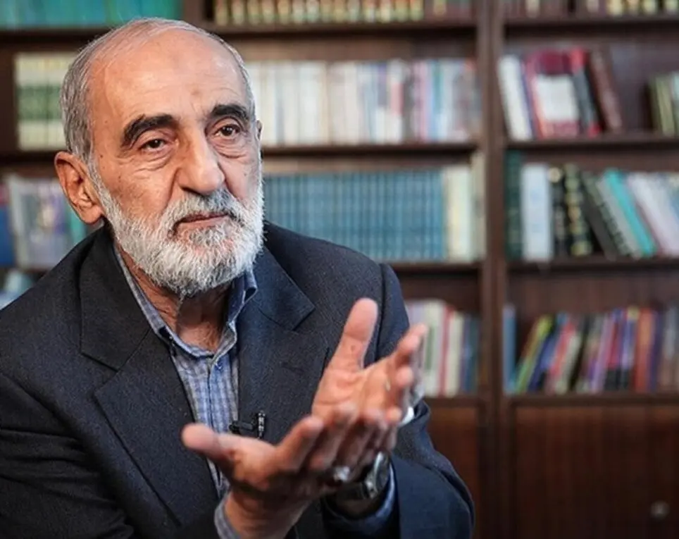 شریعتمداری: بسیاری از گزارش‌های سیاه علیه جمهوری اسلامی را از داخل می‌گیرند  

