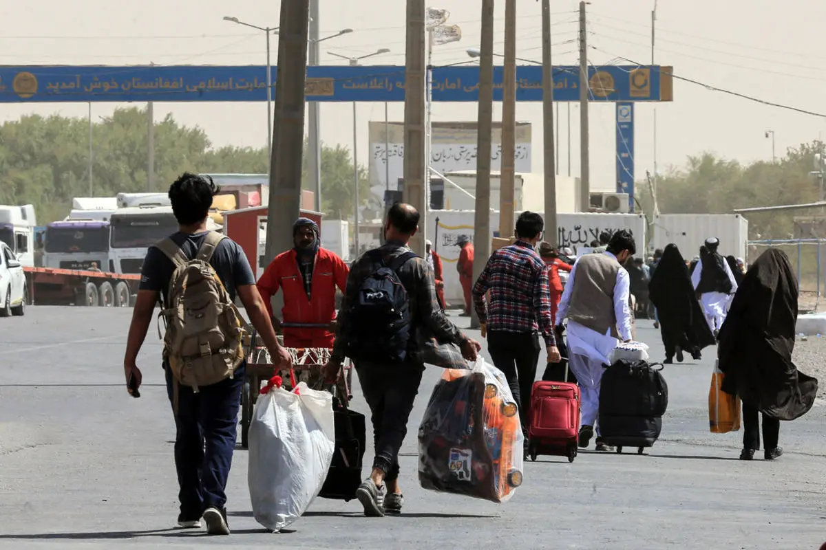 خروج اتباع غیرمجاز از ایران آغاز شد