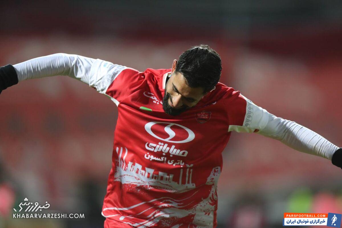 چرا گلزن پرسپولیس پیراهنش را در نیاورد؟