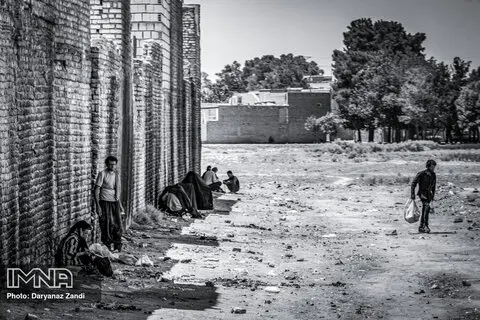 صدها زن کارتن خواب در خیابان زندگی می‌کنند