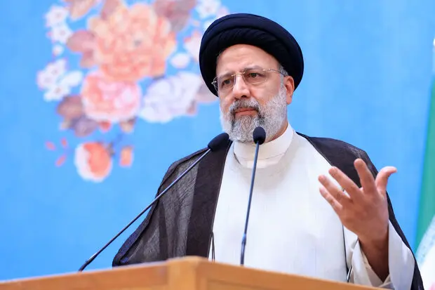 پوشش و حجاب جنجالی محسن افشانی و همسرش در دیدار رمضانی با رئیسی + عکس