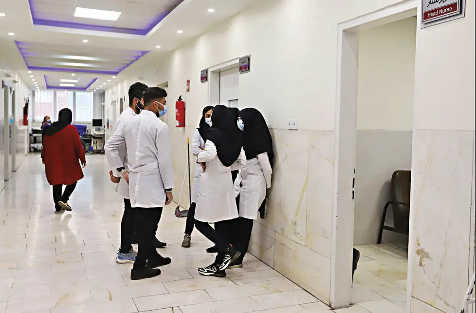 تجمع اعتراضی دستیاران پزشکی مقابل وزارت بهداشت