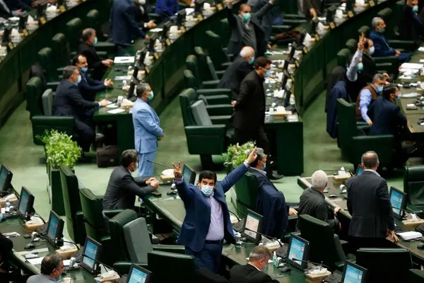 نماینده مجلس : اگر مصوبه‌ افزایش حقوق بازنشستگان در دولت اصلاح نشود، مصوبه خود به خود ملغی می‌شود