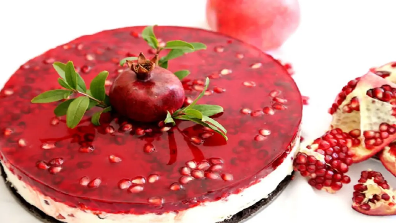 طرز تهیه کیک هندوانه‌ای شب یلدا بدون نیاز به فر