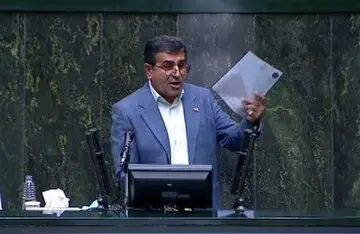 نماینده مخالف وزیر پیشنهادی وزارت دفاع: مجلس نباید شانه خالی کند

