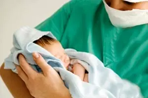 زایمان همزمان با ساعت تحویل سال نو|  نوزاد  با روز تولد رُند ، مُرده به دنیا می اید