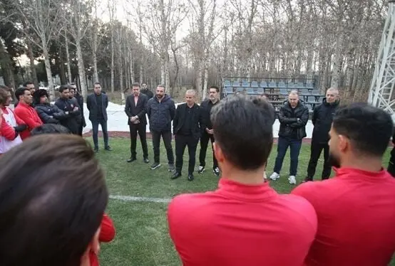 قلم قرمز کارتال روی یک بازیکن پرسپولیس 