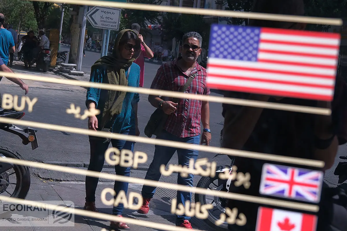  قیمت دلار روی چه عددی می ایستد؟/ پیش بینی اقتصاددانان از قیمت دلار تا نوروز
