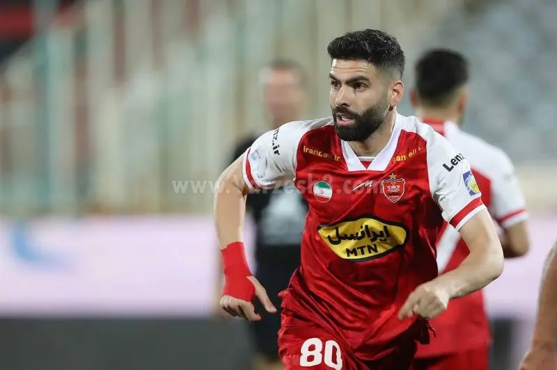 ستاره پرسپولیس با عصا به تمرین پرسپولیس رفت