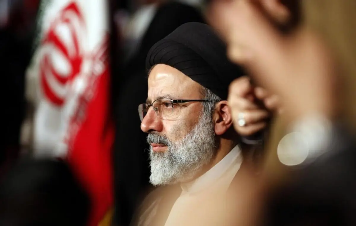 هشدار یک روزنامه به رئیسی؛ تعریف و تمجیدکنندگان دوستان واقعی شما نیستند