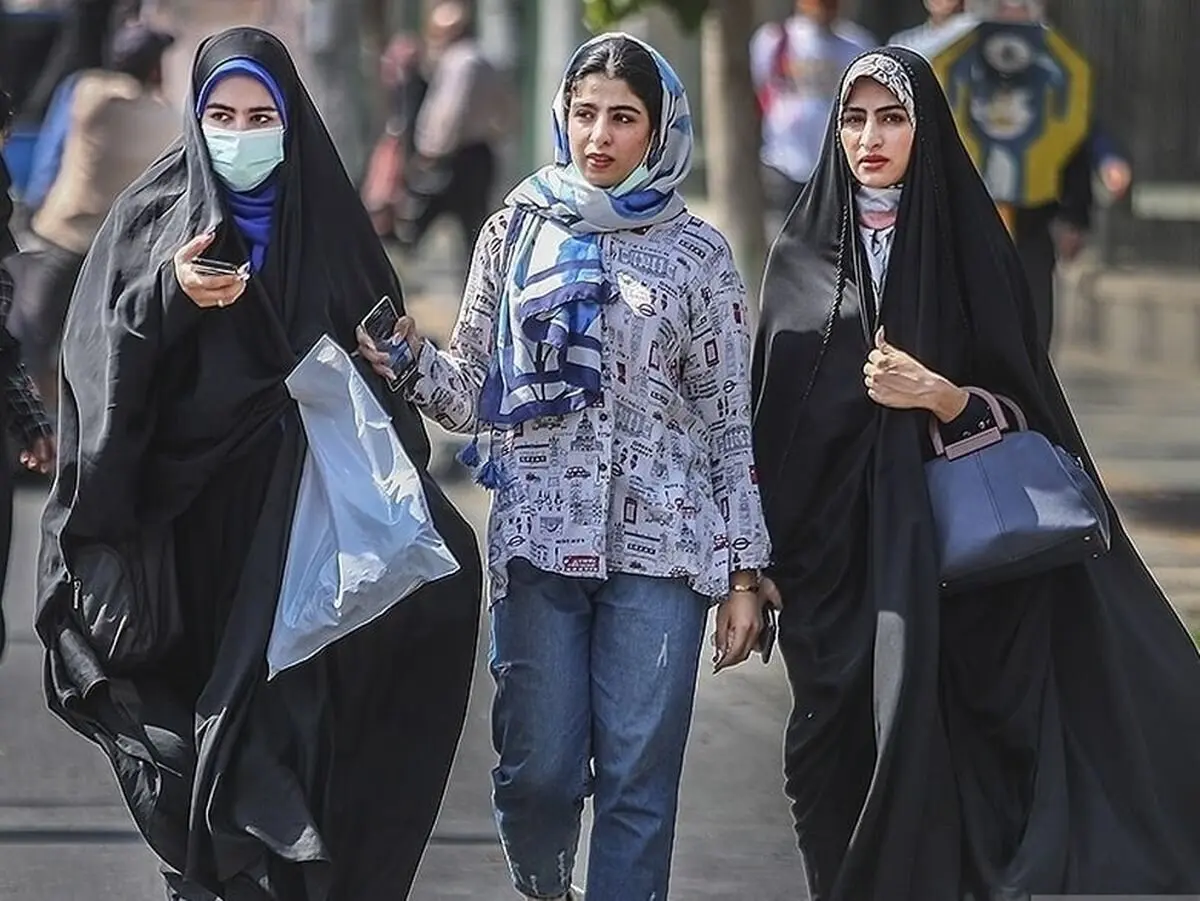 برخورد پلیس با زنان و دختران بی‌حجاب ؛ جریمه زندان و محرومیت از سفر