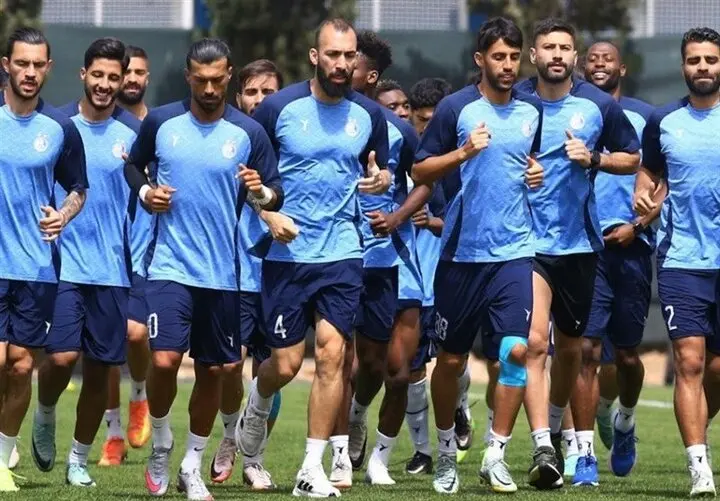 گلر استقلال بعد از ۲۰۲ روز نیمکت نشینی به میدان خواهد رفت.  