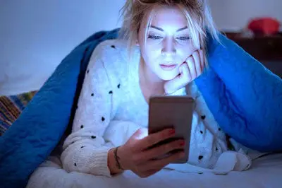 چرا نور گوشی برای سلامتی مضر است؟