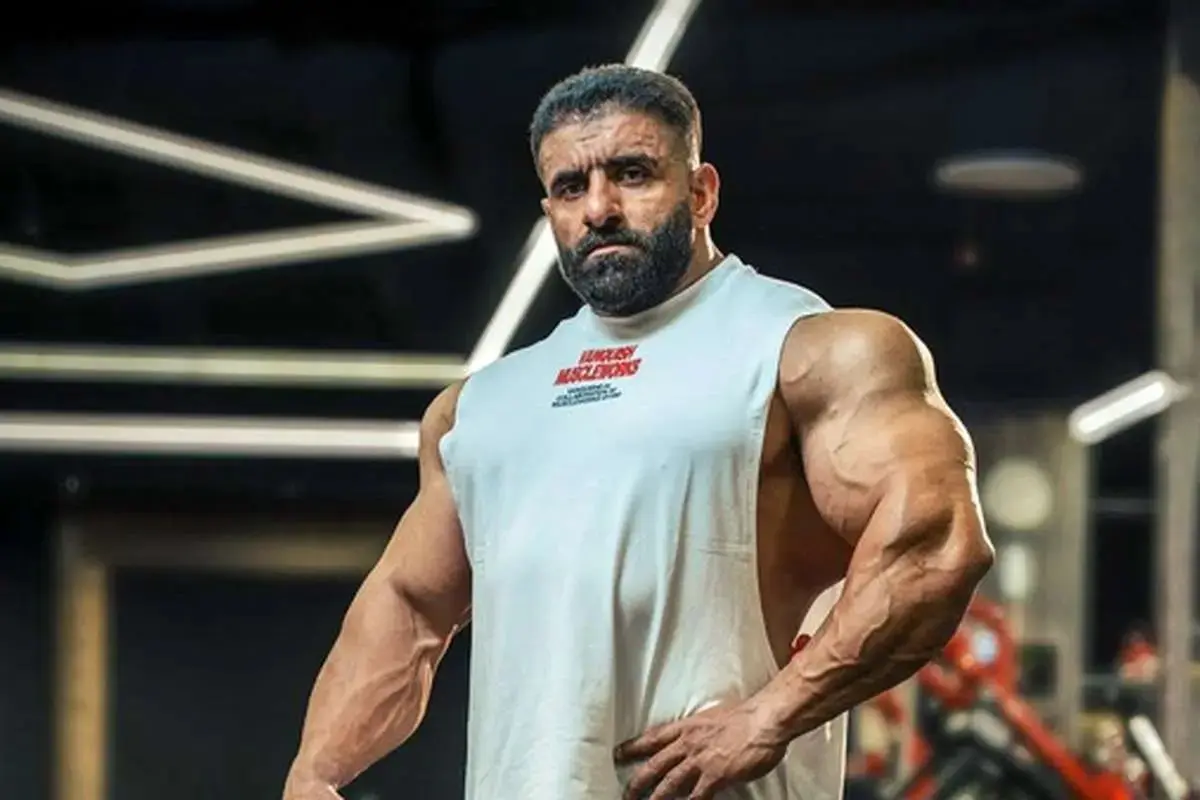 گردنبند طلای هادی چوپان با طرح ایران+عکس