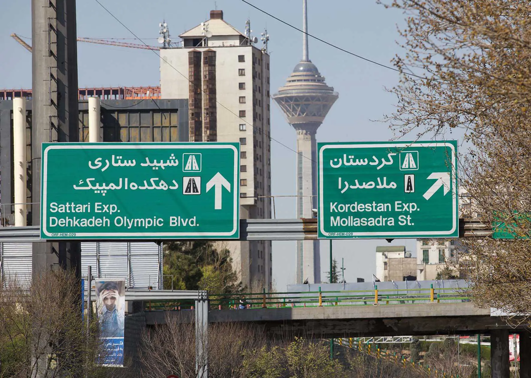 کمبود تابلوهای راهنمایی و رانندگی در بزرگراه های تهران