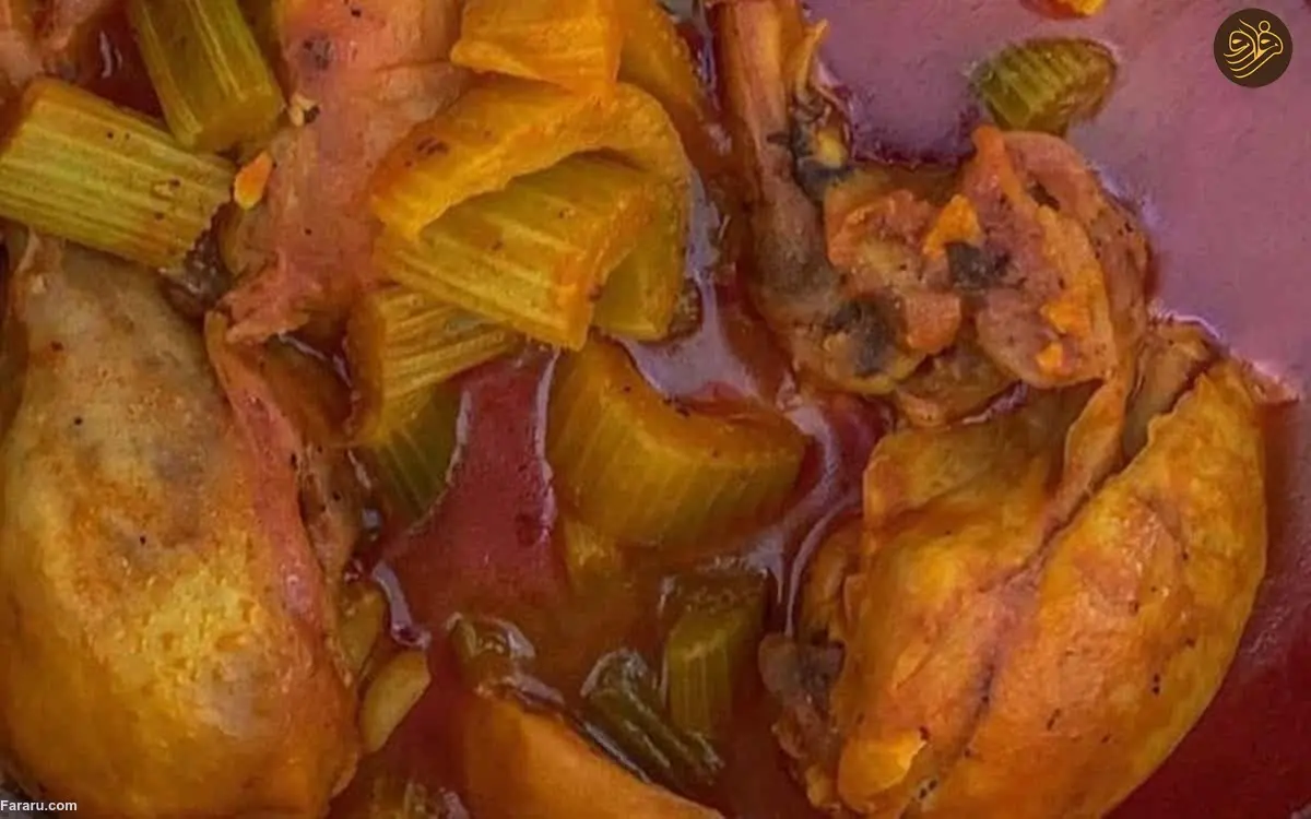 سه سوته یک خورش مرغ و کرفس درست کن

