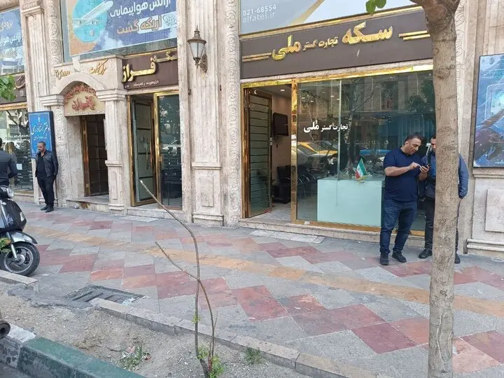 اعتراضات طلافروشان، بازار دلار را داغ کرد 
