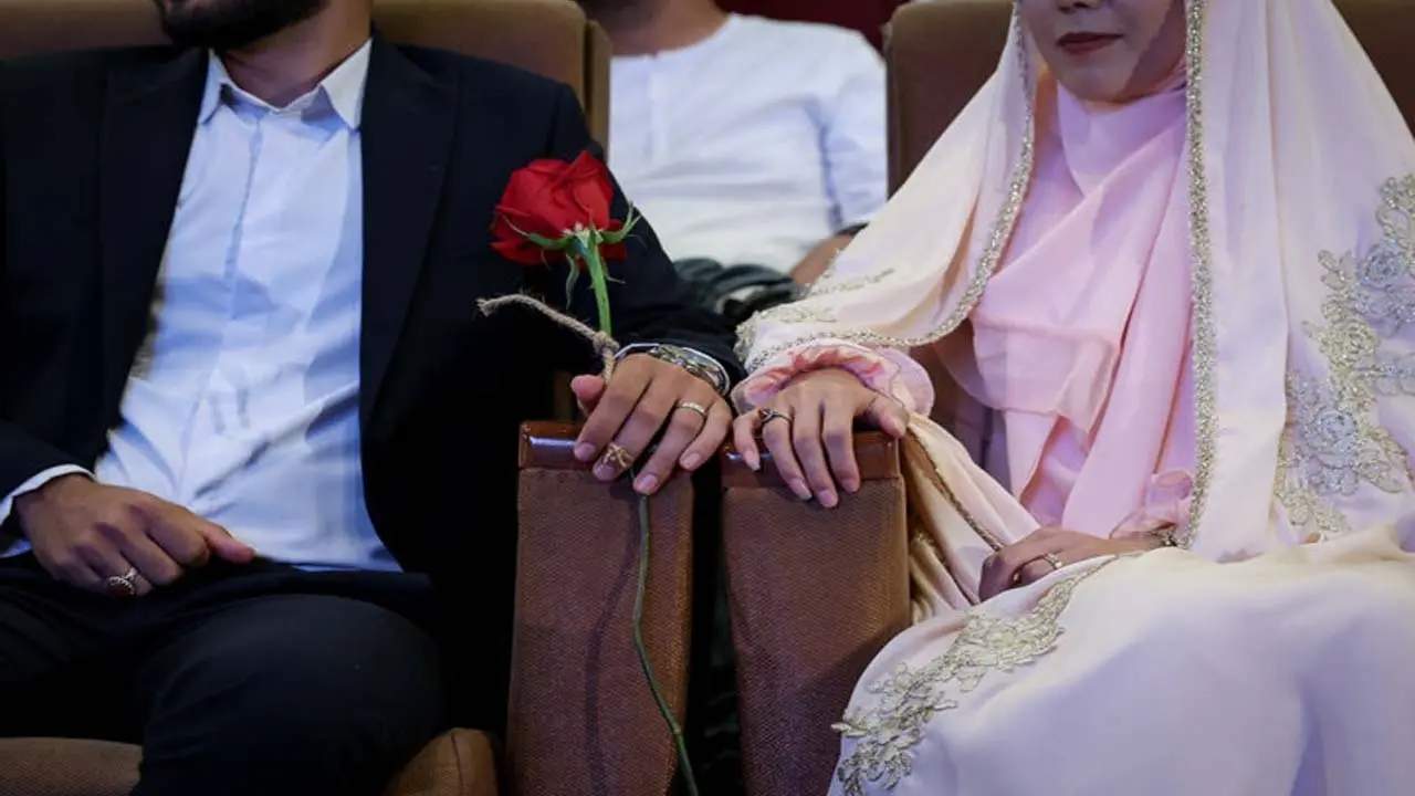 مرد ۵۴ساله به خاطر ارتباط با دختر نوجوان تبعید شد/علت تمایل دختران جوان به ازدواج با مردهای سن بالا چیست

