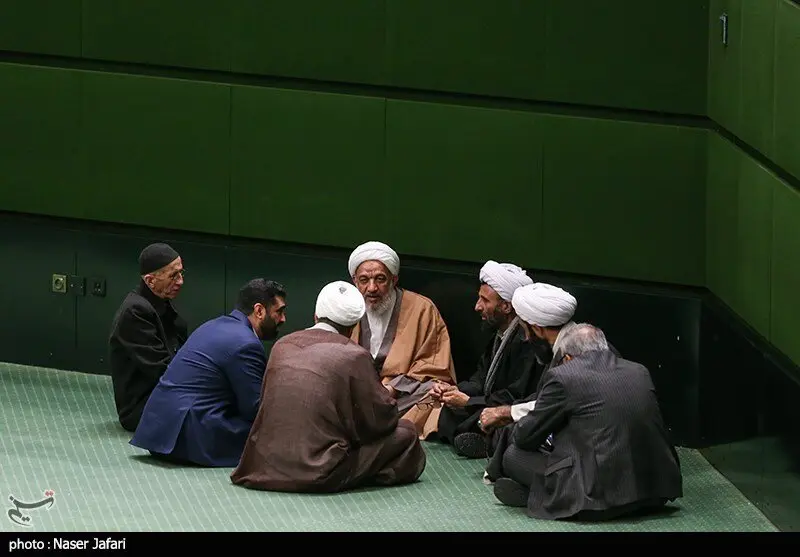جلسه فوری در کف مجلس برای حجاب اجباری و تعیین جریمه و محرومیت

