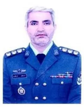 ادای احترام نظامی دختر شهید خلبان سیدطاهر مصطفوی به تابوت پدرش + عکس