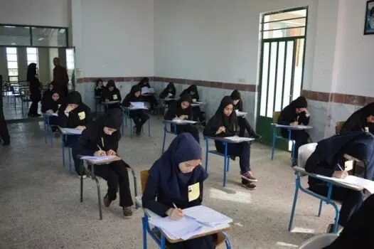 حکم تعلیق یک معلم در امتحانات نهایی/ واکنش آموزش و پرورش به فیلم تخلف در امتحانات