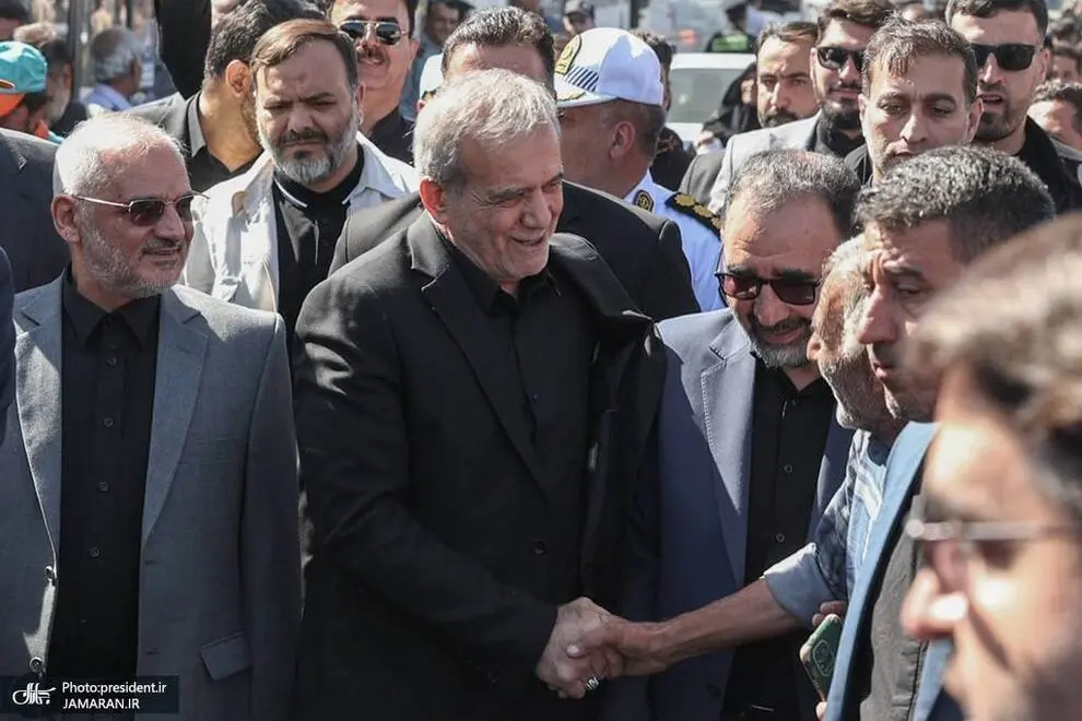 عکس پربازدید از پزشکیان در مشهد
