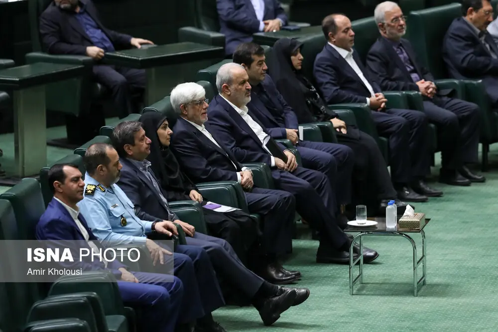 عکس پربازدید از  جشن پیروزی پزشکیان در مجلس 
