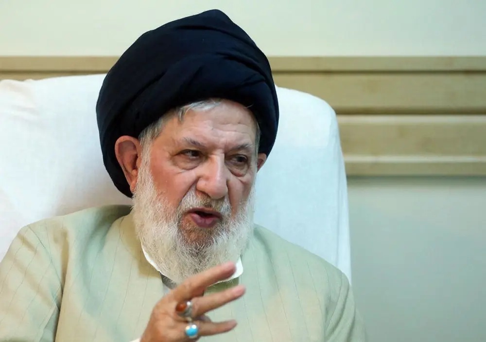 آیت‌الله محمد خامنه‌ای: برج عاج‌نشینی با فدایی مردم بودن یک رئیس‌جمهور خیلی فرق دارد
