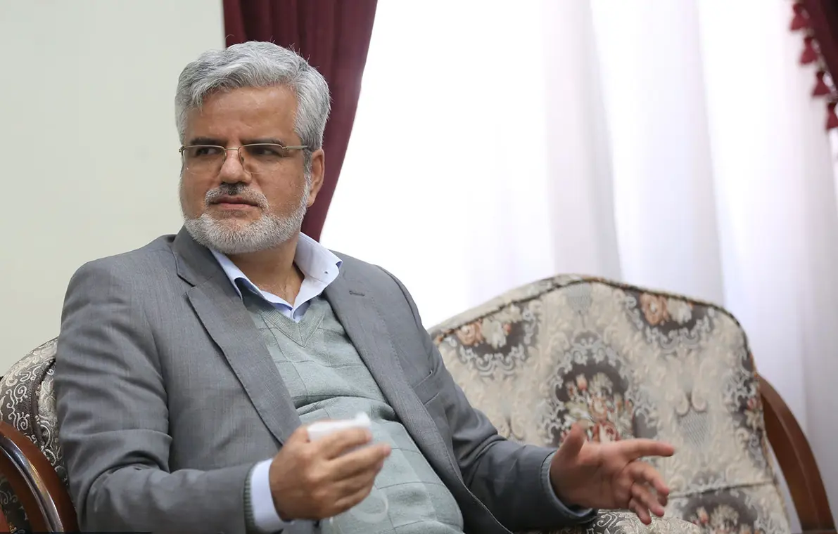 محمود صادقی: دیروز در دانشگاه ما مرغ منجمد دادند، به هر استاد 2 مرغ! + عکس
