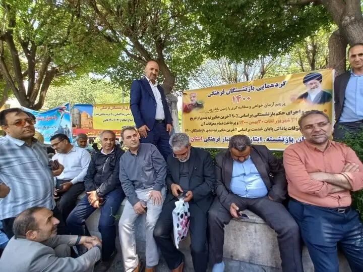 تجمع اعتراضی معلمان و فرهنگیان بازنشسته مقابل مجلس