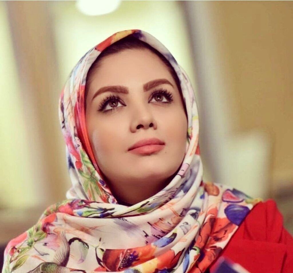 مجری تلویزیون اسلحه به دست شد+عکس