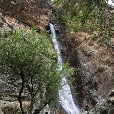 عکاس جوان از آبشار کن و سولقان سقوط کرد