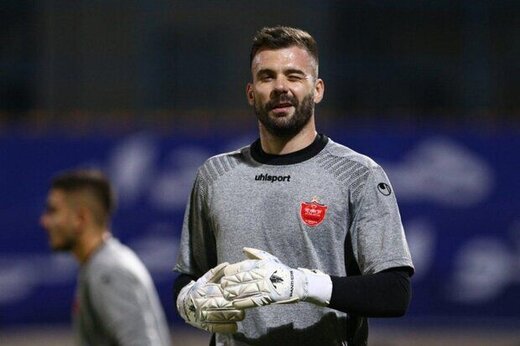 پرسپولیس با دروازه‌بان جنجالی توافق کرد
