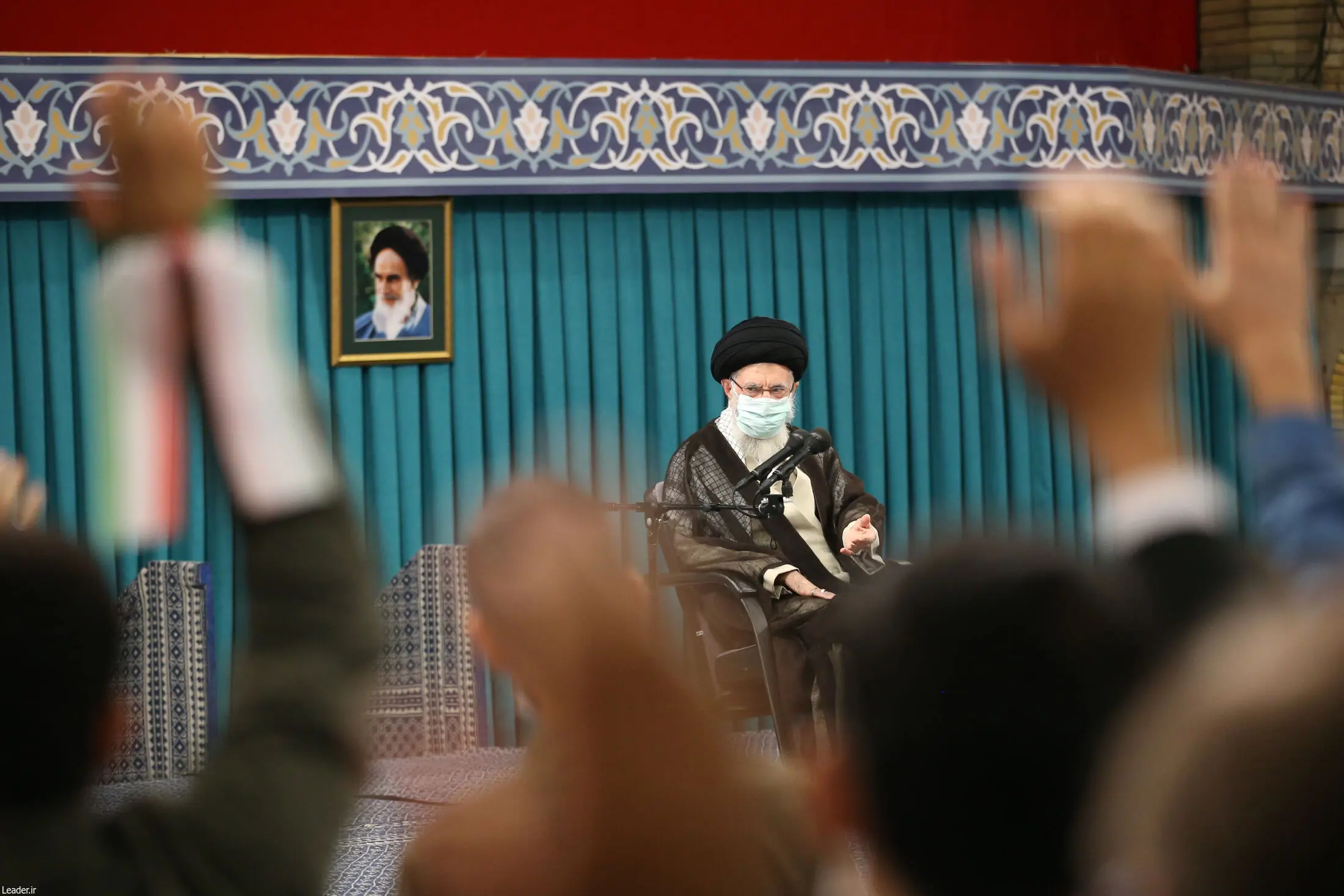 تحلیل رهبر انقلاب از اتفاقات اخیر |  جوانانی که به خیابان آمدند، بچه‌های خودمان هستند