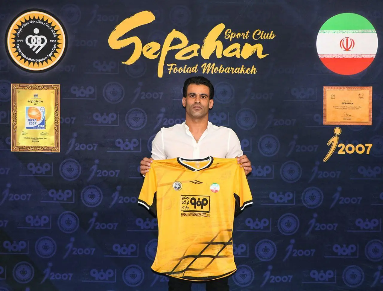 عیسی آل‌کثیر از  پرسپولیس رفت قرارداد دوساله با سپاهان  

