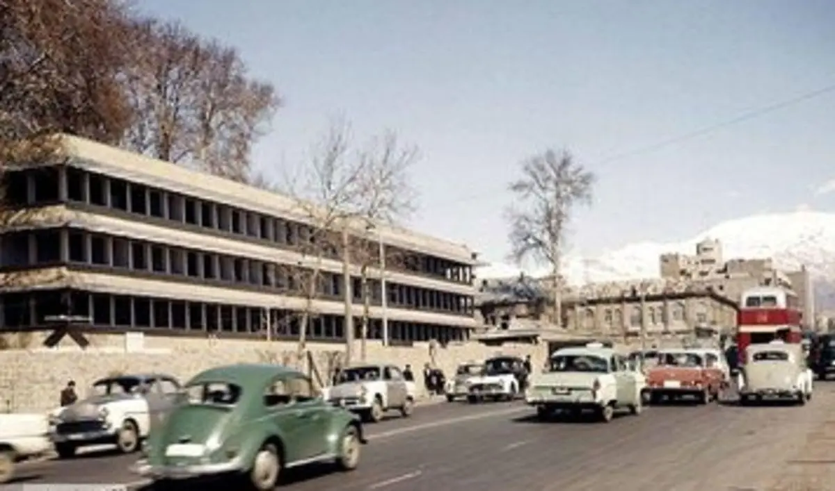 تصویری دیدنی از پلیس زن در تهران قدیم +عکس