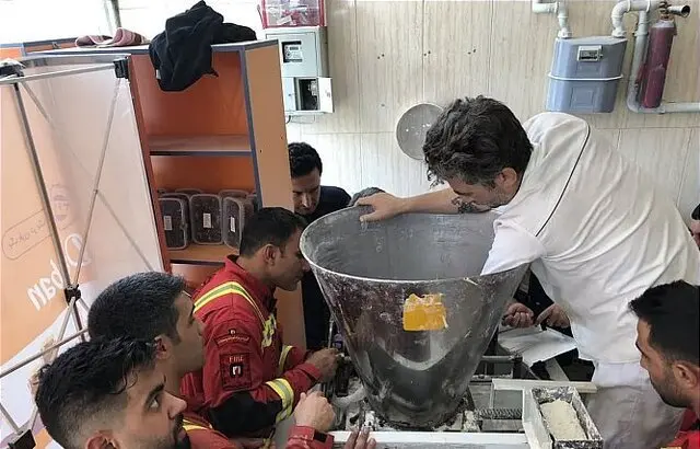 بلعیده شدن دست کارگر در دستگاه خمیر + جزئیات

