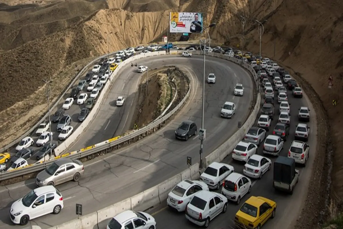 ریزش سنگ روی 2 خودرو در جاده چالوس | 3 نفر زخمی شدند