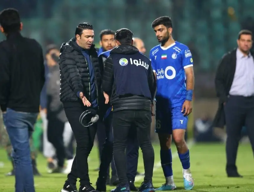 تذکر نکونام به بازیکنان استقلال/ VAR به پرسپولیس پنالتی نداد