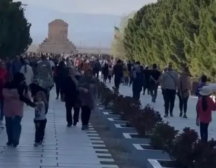 استقبال بینظیر مردم از آرامگاه کوروش / ویدئو