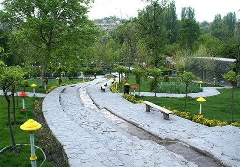 بنر عجیب در پارک پردیسان مردم را عصبانی کرد/ «پارک هم برای دولت شد» + عکس