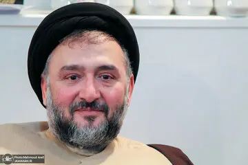 نوشته ابطحی درباره حمایت کروبی از پزشکیان

