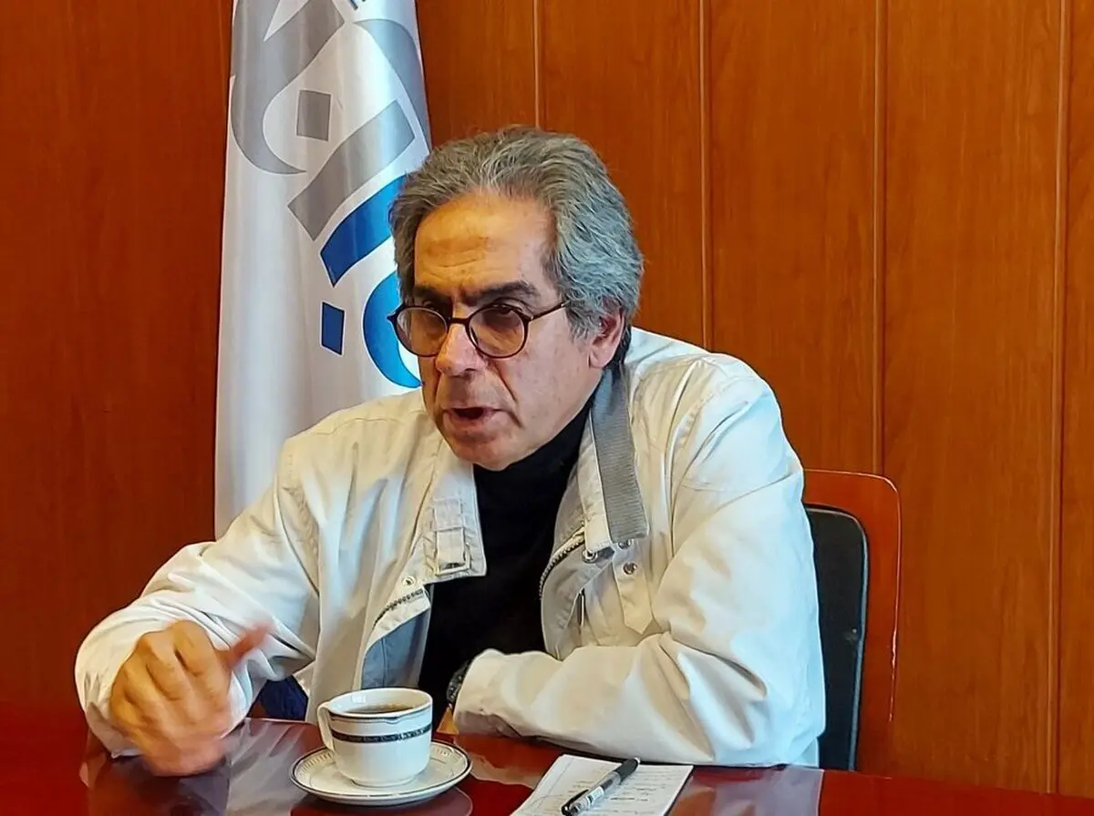 احمد بخارایی: درحال فروپاشی اجتماعی هستیم
