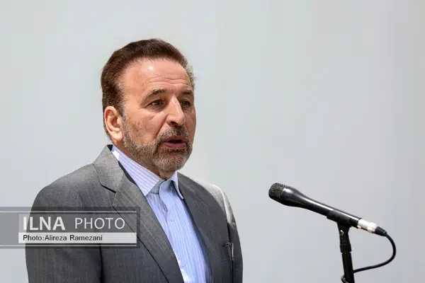 همسر رئیس دفتر روحانی  در فولاد مبارکه چه کار می‌کرده است؟| پاسخ واعظی