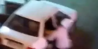 فیلم خبرساز از ضرب و شتم شدید مسافر زن توسط راننده مرد