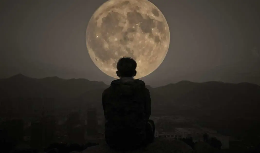 اولین ماه خونی سال ۲۰۲۲

