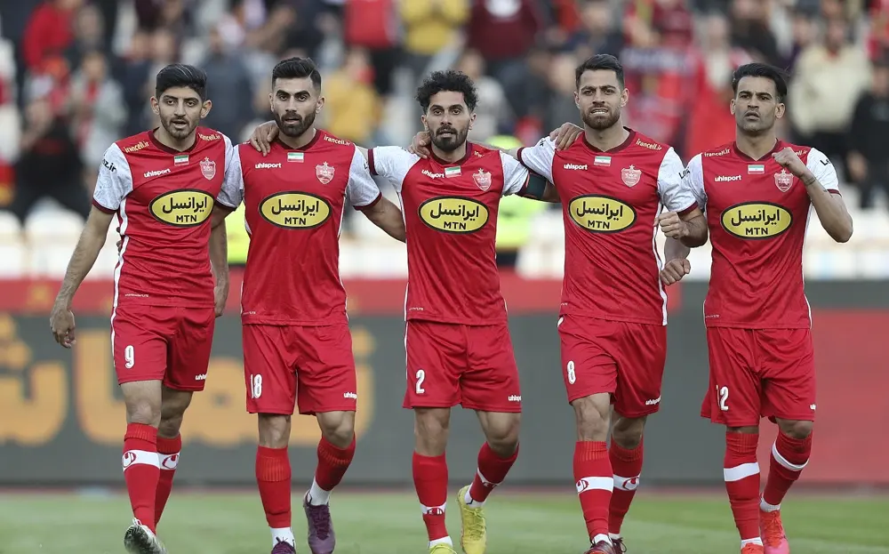 پرسپولیس از قهرمانی دور شد