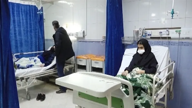 ۱۲ دانش آموز قمی در بیمارستان تحت نظر هستند