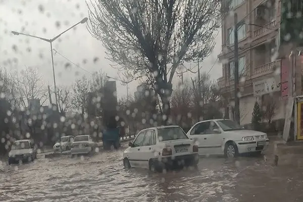 رگبار پراکنده در ارتفاعات تهران امروز ۳۰ فروردین ۱۴۰۲

